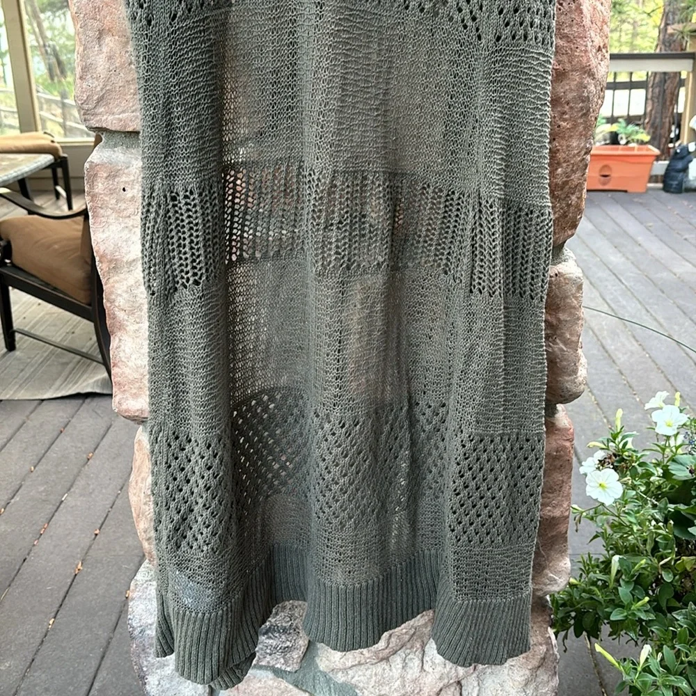 MAURICES Size LARGE Army Olive Green Open Weave Long Line Sweater Vest Boho